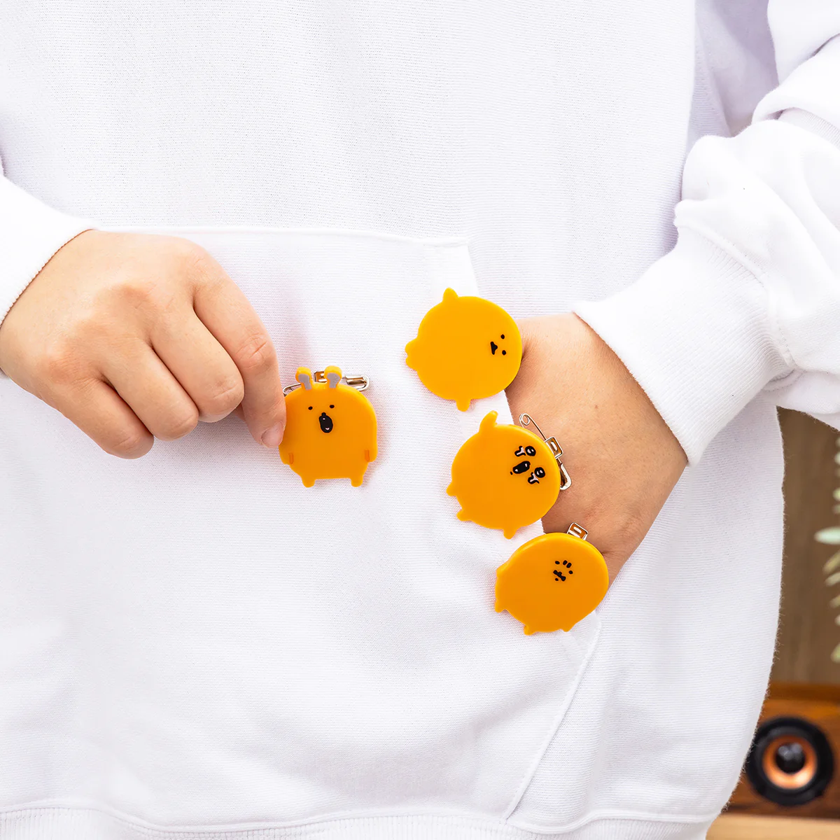 ナガノキャラクターズ ダイカットアクリルバッジ（もぐらコロッケ 宇宙人） - Image 3